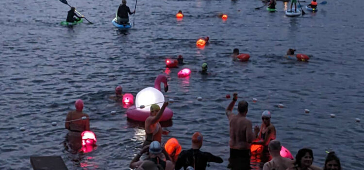 Lichterschwimmen mit Flamingovollmond Lichterschwimmen mit Flamingovollmond